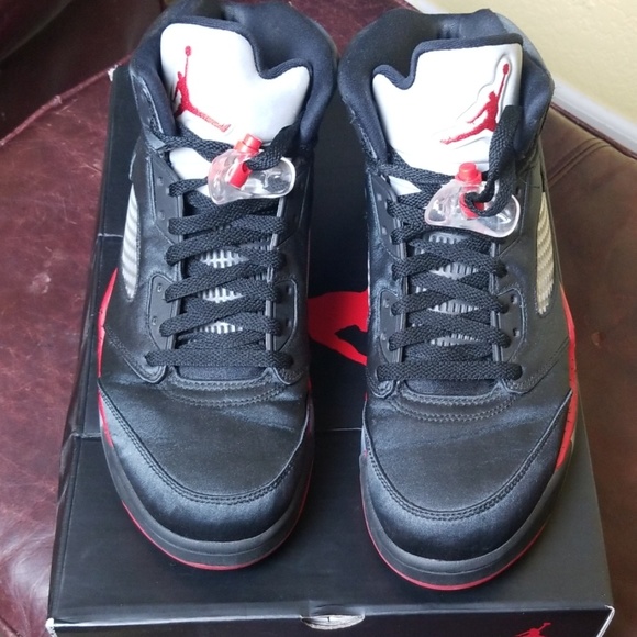 Air Jordan 5 Retro Satin Black/University Red - Picture 2 of 4
